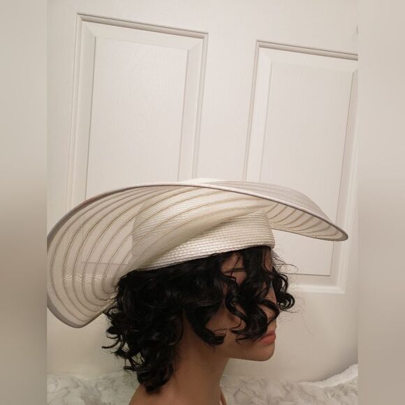 Hat   - Picture 4 of 9